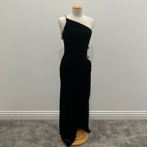 BLACK VELVET JEWEL GOWN , SIZE MEDIUM ,NWT